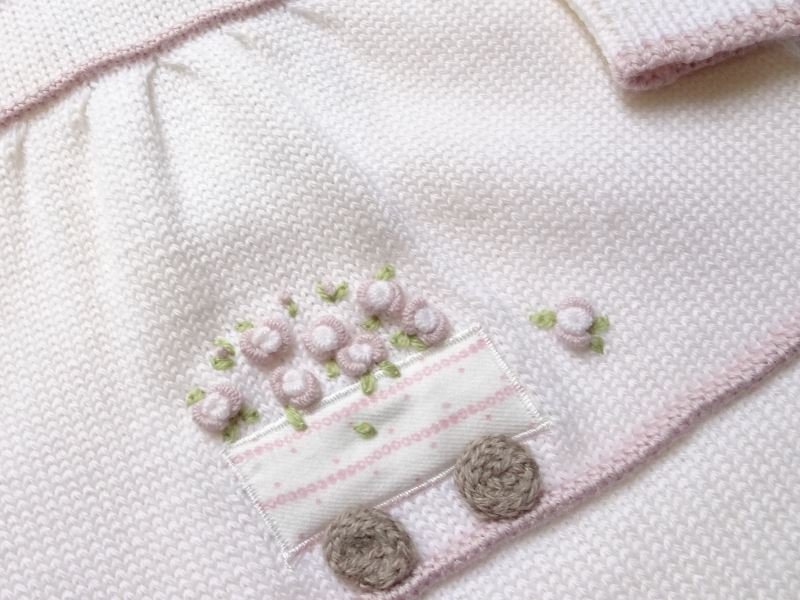 Tutina neonata in lana merinos con ricami