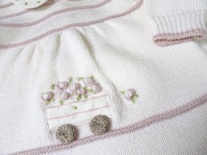 Tutina neonata in lana merinos con ricami