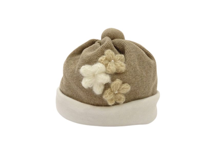 Cappellino neonata con fiori di Aletta